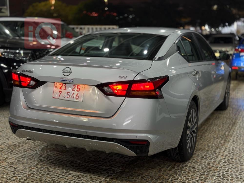 نيسان ألتيما